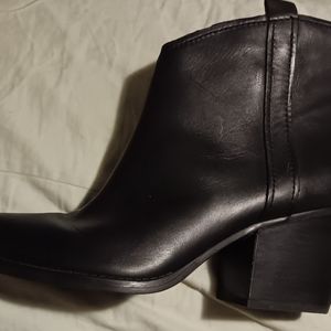 Genuine Leather bootie Naturalizer.